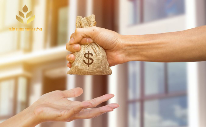 Giải mã giấc mơ nằm mơ thấy người ta đưa tiền có phải bạn sắp có tài lộc không?